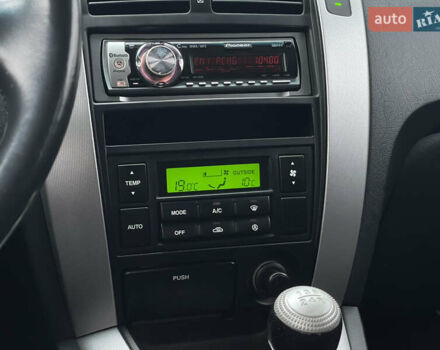 Серый Хендай Туксон, объемом двигателя 2 л и пробегом 182 тыс. км за 7600 $, фото 39 на Automoto.ua