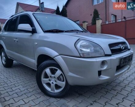 Серый Хендай Туксон, объемом двигателя 2 л и пробегом 240 тыс. км за 8300 $, фото 3 на Automoto.ua