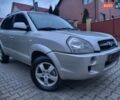 Серый Хендай Туксон, объемом двигателя 2 л и пробегом 240 тыс. км за 8300 $, фото 3 на Automoto.ua