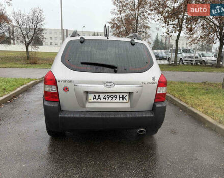 Серый Хендай Туксон, объемом двигателя 1.98 л и пробегом 220 тыс. км за 6200 $, фото 4 на Automoto.ua