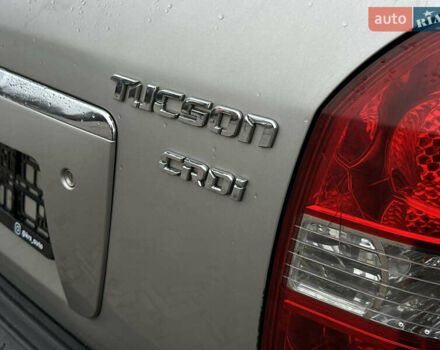 Серый Хендай Туксон, объемом двигателя 2 л и пробегом 232 тыс. км за 7200 $, фото 29 на Automoto.ua