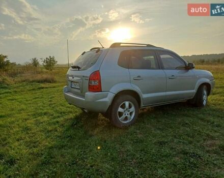 Серый Хендай Туксон, объемом двигателя 1.99 л и пробегом 239 тыс. км за 7800 $, фото 15 на Automoto.ua