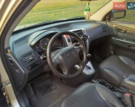 Серый Хендай Туксон, объемом двигателя 1.99 л и пробегом 239 тыс. км за 7800 $, фото 18 на Automoto.ua