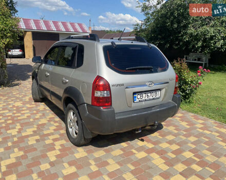Серый Хендай Туксон, объемом двигателя 1.98 л и пробегом 130 тыс. км за 8200 $, фото 4 на Automoto.ua