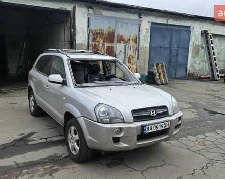 Серый Хендай Туксон, объемом двигателя 2 л и пробегом 330 тыс. км за 4000 $, фото 1 на Automoto.ua