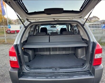 Серый Хендай Туксон, объемом двигателя 2 л и пробегом 262 тыс. км за 3750 $, фото 5 на Automoto.ua