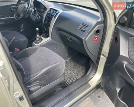 Сірий Хендай Туксон, об'ємом двигуна 1.98 л та пробігом 137 тис. км за 7700 $, фото 8 на Automoto.ua