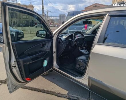 Серый Хендай Туксон, объемом двигателя 2.7 л и пробегом 210 тыс. км за 8990 $, фото 14 на Automoto.ua