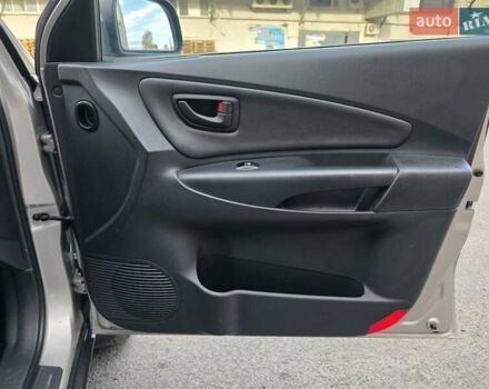 Хендай Туксон 2007 в Луцке на Automoto.ua Серый Хендай Туксон, объемом двигателя 1.98 л и пробегом 120 тыс. км за 7799 $, фото 30 на Automoto.ua