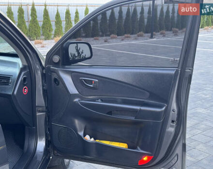 Серый Хендай Туксон, объемом двигателя 1.99 л и пробегом 315 тыс. км за 7300 $, фото 24 на Automoto.ua