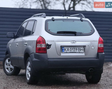 Сірий Хендай Туксон, об'ємом двигуна 2 л та пробігом 305 тис. км за 7350 $, фото 8 на Automoto.ua