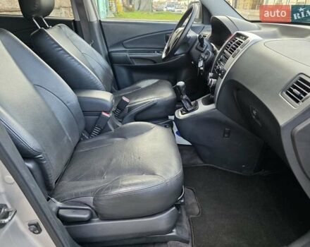 Хендай Туксон 2007 в Луцке на Automoto.ua Серый Хендай Туксон, объемом двигателя 1.98 л и пробегом 120 тыс. км за 7799 $, фото 28 на Automoto.ua