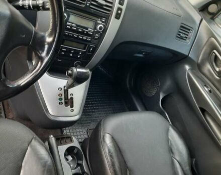 Хендай Туксон 2007 в Житомире на Automoto.ua Серый Хендай Туксон, объемом двигателя 2 л и пробегом 240 тыс. км за 7499 $, фото 10 на Automoto.ua