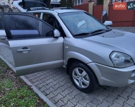 Серый Хендай Туксон, объемом двигателя 2 л и пробегом 240 тыс. км за 8300 $, фото 67 на Automoto.ua