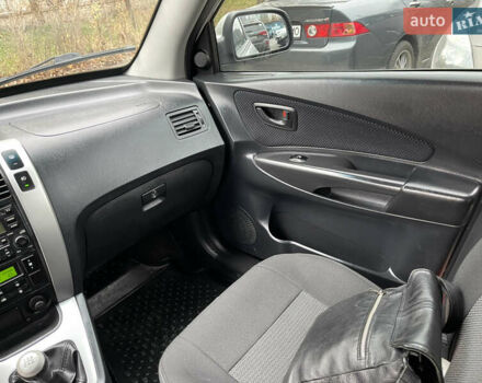 Серый Хендай Туксон, объемом двигателя 2 л и пробегом 290 тыс. км за 6500 $, фото 6 на Automoto.ua