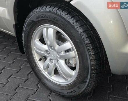 Серый Хендай Туксон, объемом двигателя 2 л и пробегом 231 тыс. км за 7999 $, фото 17 на Automoto.ua