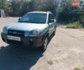 Серый Хендай Туксон, объемом двигателя 1.98 л и пробегом 235 тыс. км за 7500 $, фото 2 на Automoto.ua