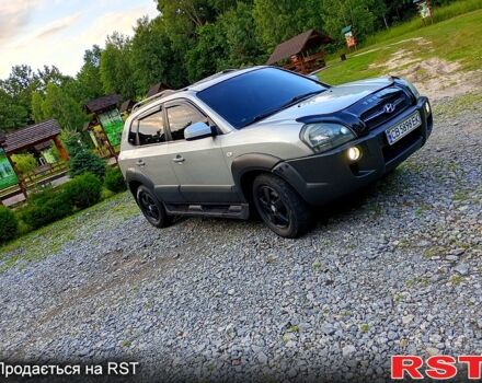 Сірий Хендай Туксон, об'ємом двигуна 2 л та пробігом 300 тис. км за 7500 $, фото 2 на Automoto.ua