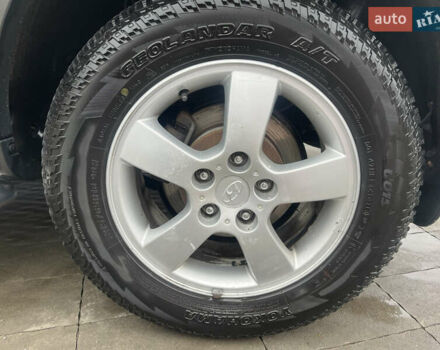 Серый Хендай Туксон, объемом двигателя 1.98 л и пробегом 194 тыс. км за 5500 $, фото 7 на Automoto.ua