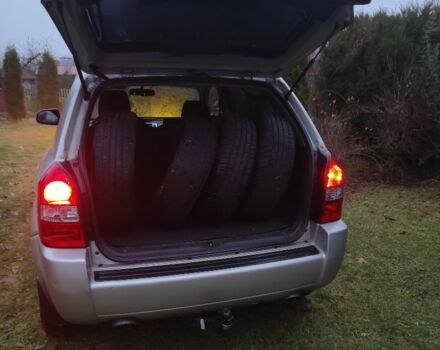 Серый Хендай Туксон, объемом двигателя 2 л и пробегом 310 тыс. км за 3658 $, фото 3 на Automoto.ua