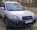 Серый Хендай Туксон, объемом двигателя 2 л и пробегом 203 тыс. км за 8100 $, фото 1 на Automoto.ua