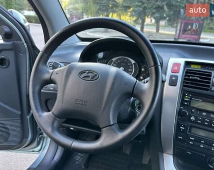 Серый Хендай Туксон, объемом двигателя 2 л и пробегом 110 тыс. км за 10200 $, фото 9 на Automoto.ua