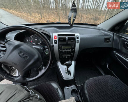 Серый Хендай Туксон, объемом двигателя 1.98 л и пробегом 269 тыс. км за 7100 $, фото 31 на Automoto.ua