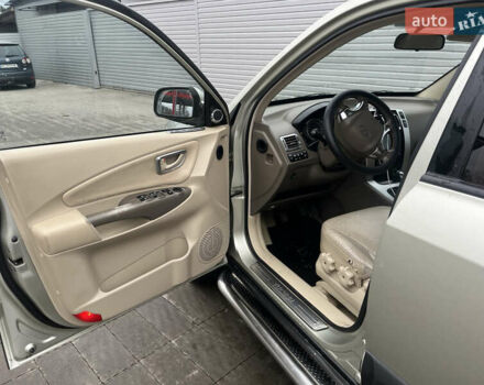 Серый Хендай Туксон, объемом двигателя 1.98 л и пробегом 194 тыс. км за 5500 $, фото 5 на Automoto.ua