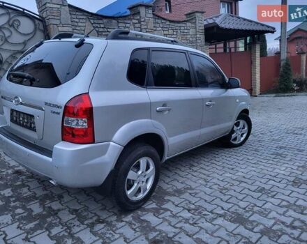 Серый Хендай Туксон, объемом двигателя 2 л и пробегом 240 тыс. км за 8300 $, фото 7 на Automoto.ua