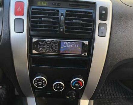 Серый Хендай Туксон, объемом двигателя 1.98 л и пробегом 193 тыс. км за 8400 $, фото 22 на Automoto.ua