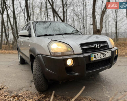 Серый Хендай Туксон, объемом двигателя 1.98 л и пробегом 269 тыс. км за 7100 $, фото 39 на Automoto.ua