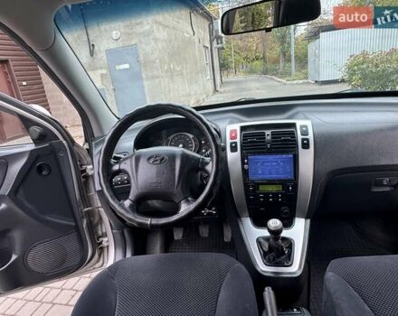 Сірий Хендай Туксон, об'ємом двигуна 1.99 л та пробігом 208 тис. км за 8400 $, фото 48 на Automoto.ua