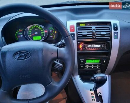 Серый Хендай Туксон, объемом двигателя 2 л и пробегом 240 тыс. км за 8300 $, фото 156 на Automoto.ua