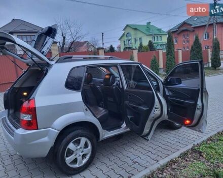 Серый Хендай Туксон, объемом двигателя 2 л и пробегом 240 тыс. км за 8300 $, фото 72 на Automoto.ua