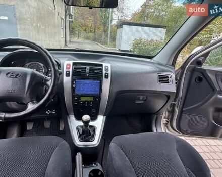 Сірий Хендай Туксон, об'ємом двигуна 1.99 л та пробігом 208 тис. км за 8400 $, фото 56 на Automoto.ua