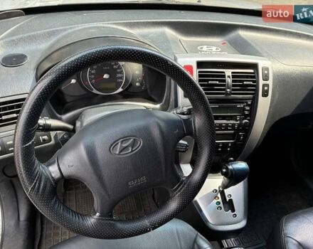 Серый Хендай Туксон, объемом двигателя 2.7 л и пробегом 297 тыс. км за 8000 $, фото 2 на Automoto.ua