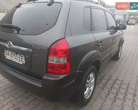 Сірий Хендай Туксон, об'ємом двигуна 2 л та пробігом 190 тис. км за 8600 $, фото 29 на Automoto.ua