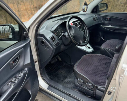 Серый Хендай Туксон, объемом двигателя 1.98 л и пробегом 269 тыс. км за 7100 $, фото 33 на Automoto.ua