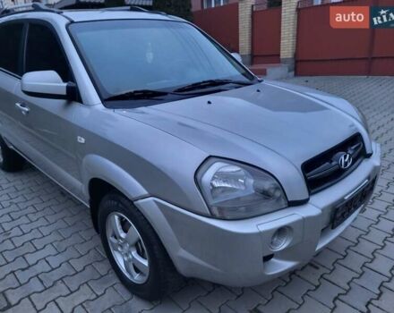 Серый Хендай Туксон, объемом двигателя 2 л и пробегом 240 тыс. км за 8300 $, фото 26 на Automoto.ua