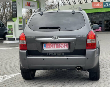 Серый Хендай Туксон, объемом двигателя 2 л и пробегом 182 тыс. км за 7600 $, фото 4 на Automoto.ua