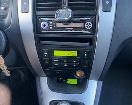 Серый Хендай Туксон, объемом двигателя 2 л и пробегом 218 тыс. км за 7500 $, фото 10 на Automoto.ua