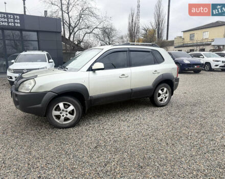 Сірий Хендай Туксон, об'ємом двигуна 1.98 л та пробігом 169 тис. км за 7890 $, фото 3 на Automoto.ua