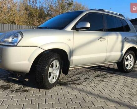 Серый Хендай Туксон, объемом двигателя 1.98 л и пробегом 193 тыс. км за 8400 $, фото 8 на Automoto.ua