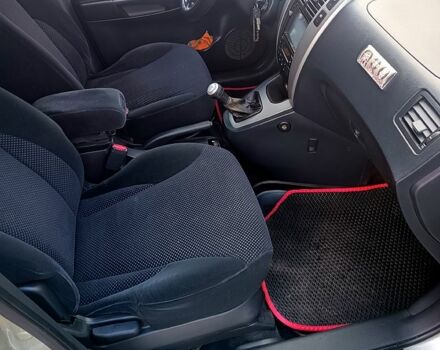 Сірий Хендай Туксон, об'ємом двигуна 2 л та пробігом 250000 тис. км за 8700 $, фото 3 на Automoto.ua