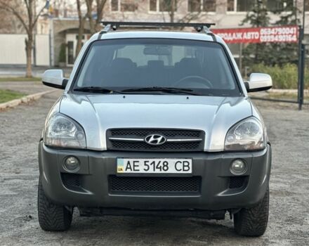 Серый Хендай Туксон, объемом двигателя 2 л и пробегом 167 тыс. км за 7299 $, фото 3 на Automoto.ua