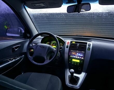 Серый Хендай Туксон, объемом двигателя 2 л и пробегом 305 тыс. км за 7200 $, фото 11 на Automoto.ua