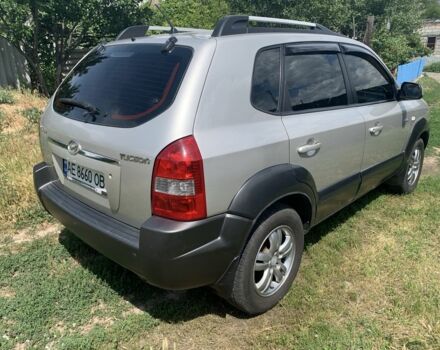 Серый Хендай Туксон, объемом двигателя 2 л и пробегом 228 тыс. км за 7400 $, фото 6 на Automoto.ua