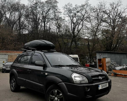 Серый Хендай Туксон, объемом двигателя 2.66 л и пробегом 247 тыс. км за 7250 $, фото 1 на Automoto.ua