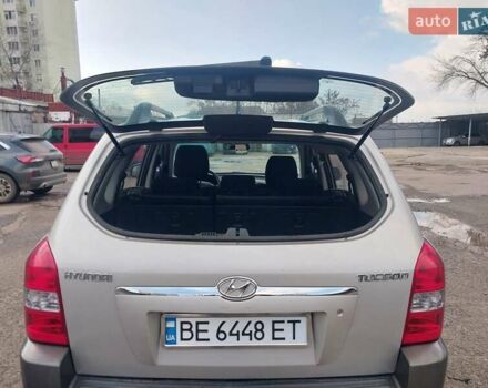 Серый Хендай Туксон, объемом двигателя 2 л и пробегом 168 тыс. км за 7000 $, фото 28 на Automoto.ua