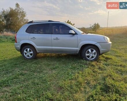 Серый Хендай Туксон, объемом двигателя 1.99 л и пробегом 239 тыс. км за 7800 $, фото 16 на Automoto.ua